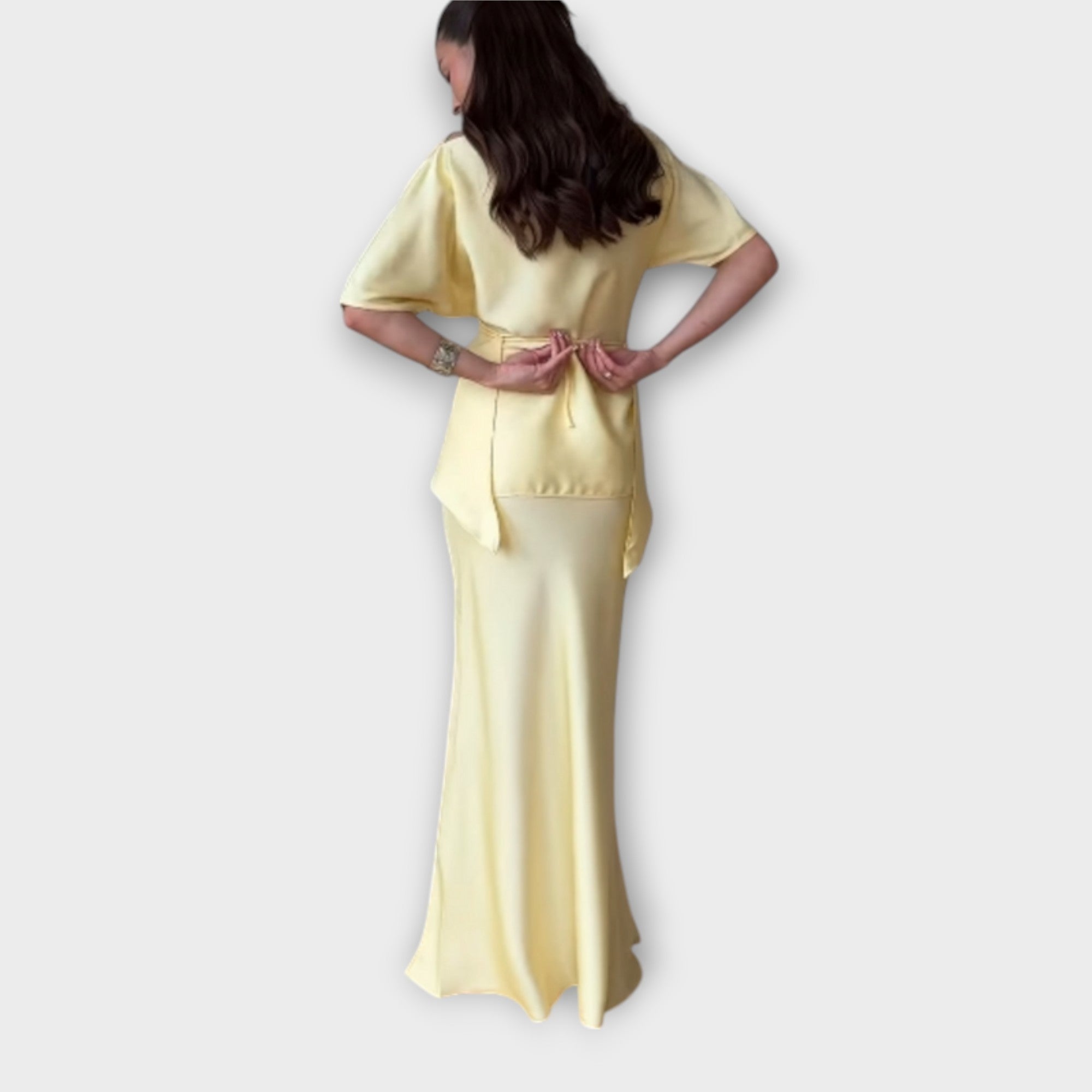 Finja - Top Off-Shoulder con Nodo Anteriore e Completo Gonna