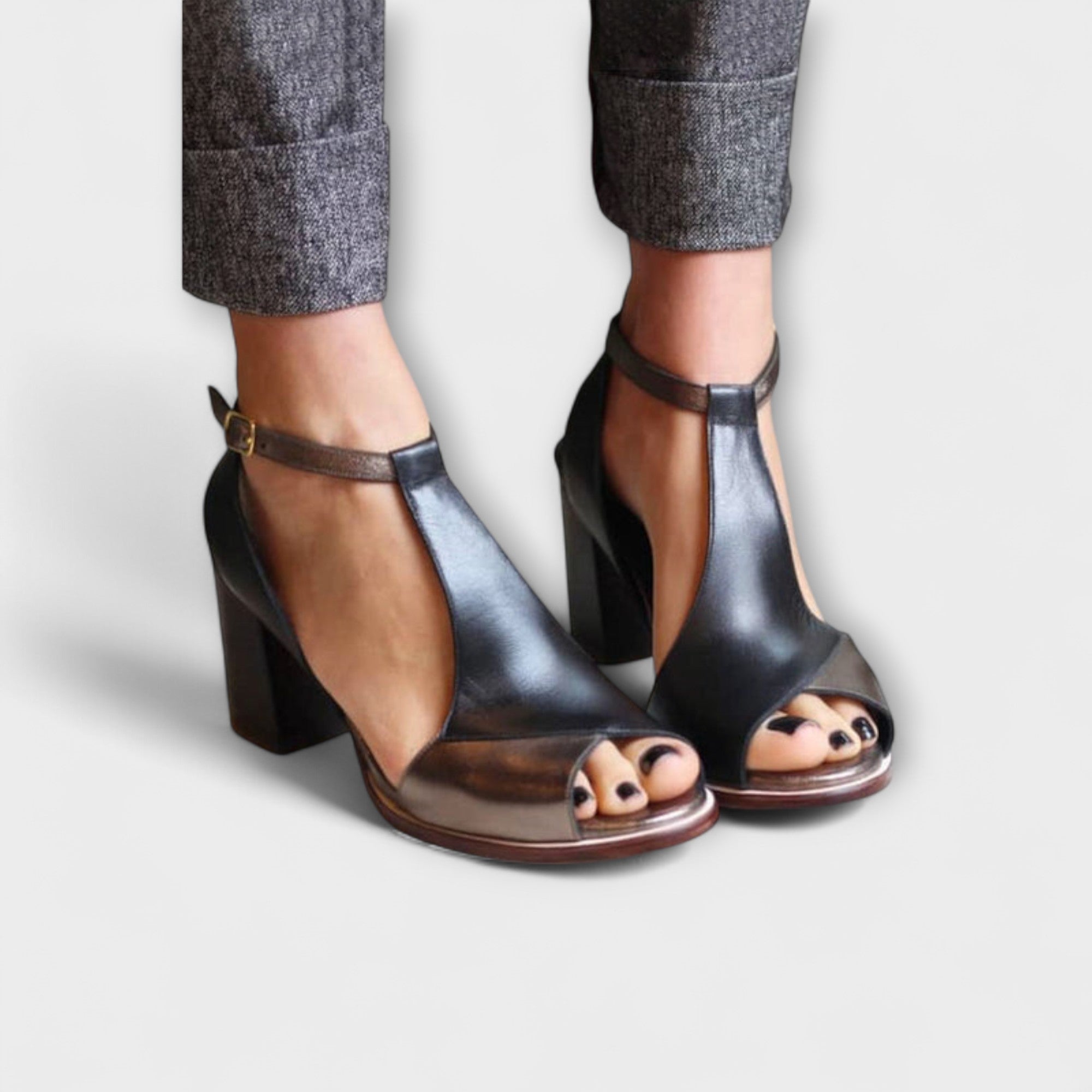 Nadaria – Stile T-Strap con Comfort