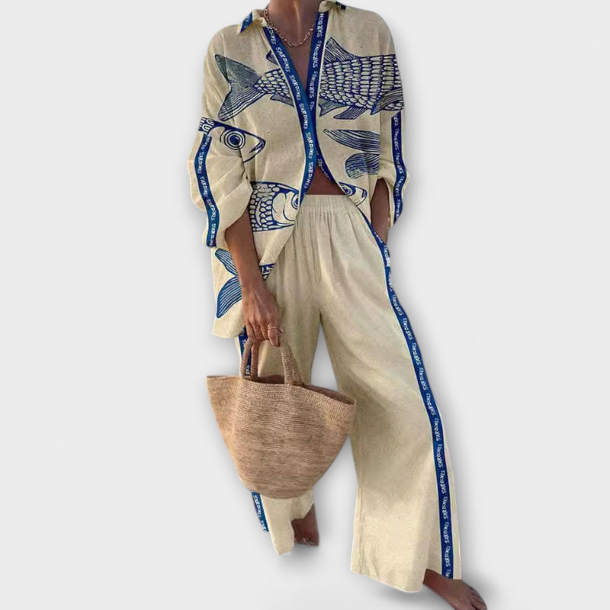 Yazette – Look Casual con Stampa di Pesci