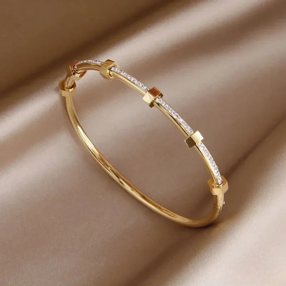 Bracciale Elegante Oro dal Design Luminoso