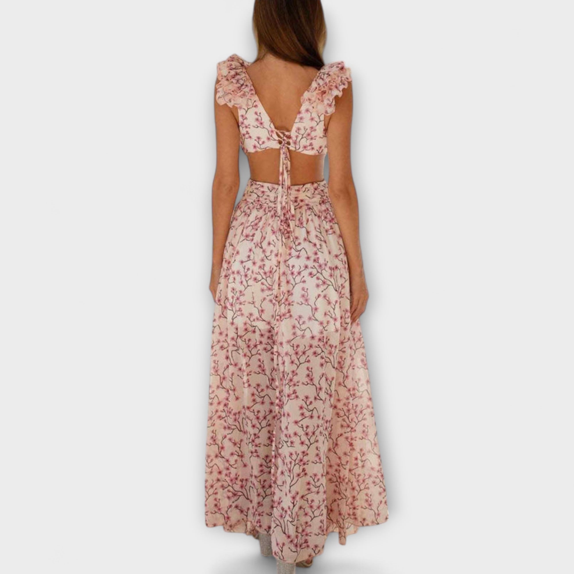 Elin - Maxi Dress con Orlo Ruffle e Dettagli Cut-Out