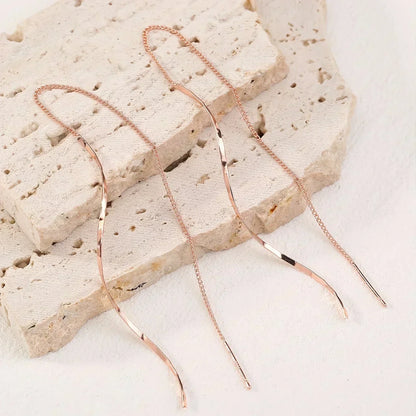 Orecchini Lunghi con Design Ondulato