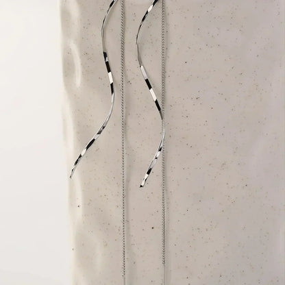 Orecchini Lunghi con Design Ondulato