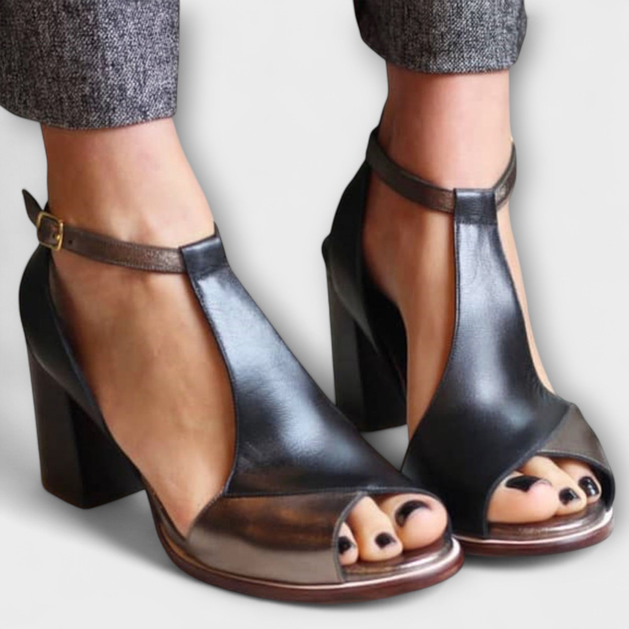 Nadaria – Stile T-Strap con Comfort